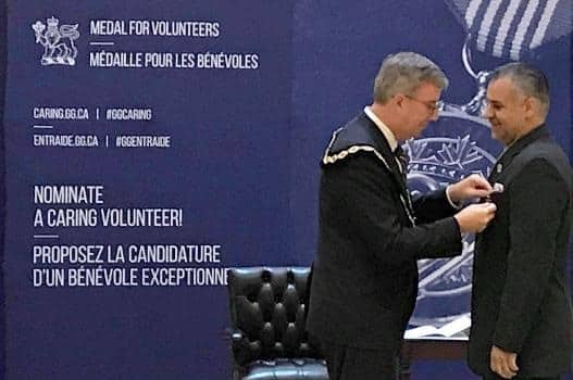 أردني يحصل على وسام الملكة إليزابيث للأعمال التطوعية في كندا