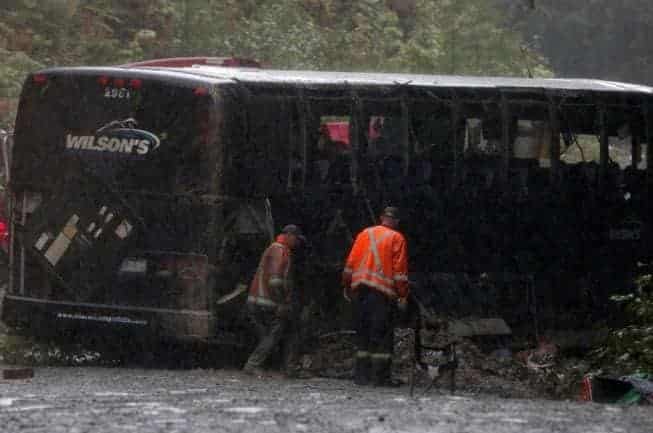 حادث مروع لحافلة تنقل طلاب جامعة فكتوريا ووفاة اثنين من الطلاب