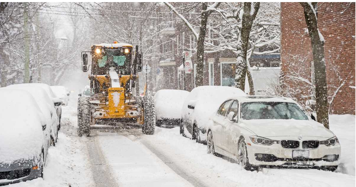العمل على إزالة آثار العواصف الثلجية من كافة شوارع مونتريال
