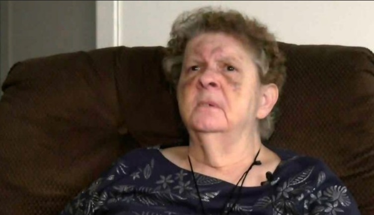سيدة 75 عاما تنتظر دورها في الطوارئ لمدة 10 ساعات