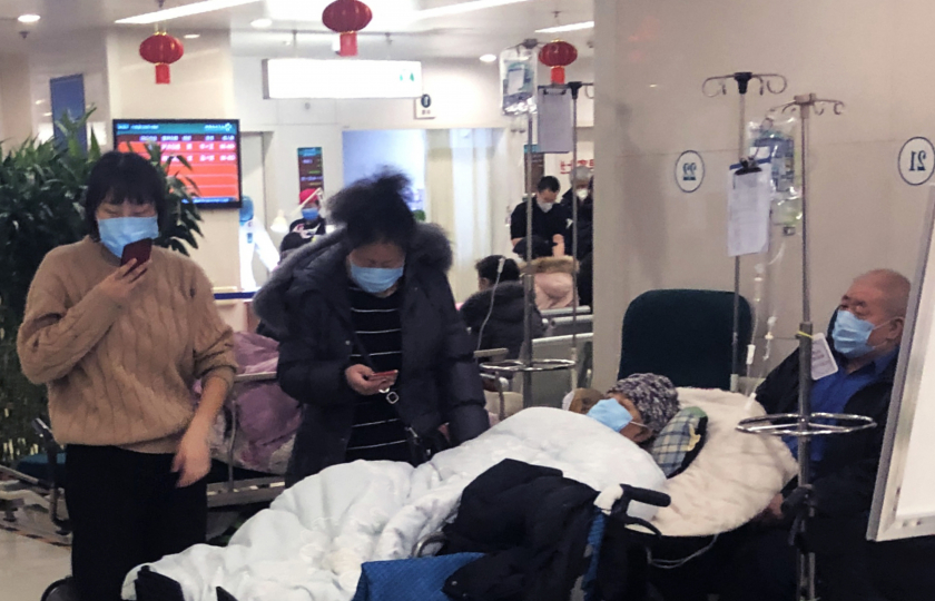 بالفيديو: المستشفيات في الصين تمتلئ بجثث المرضى وأعداد المصابين بالكورونا في ارتفاع مخيف