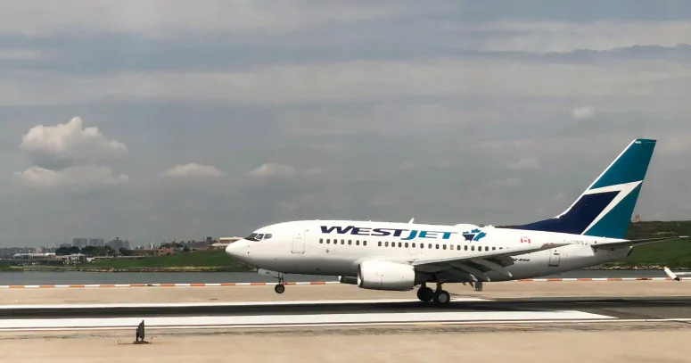 شركة WestJet تعلن عن تسريح 6900 عاملاً بسبب تفاقم أزمة كورونا