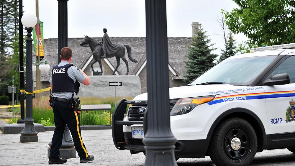 أونتاريو: مقتل رجل مسن على يد الشرطة بعد رفضه ارتداء الكمامة
