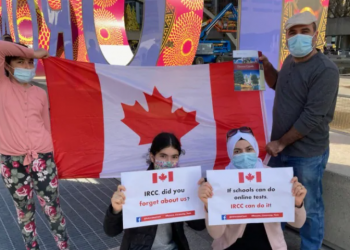 المتقدمون للحصول على الجنسية الكندية يدعون لاستئناف الاختبارات