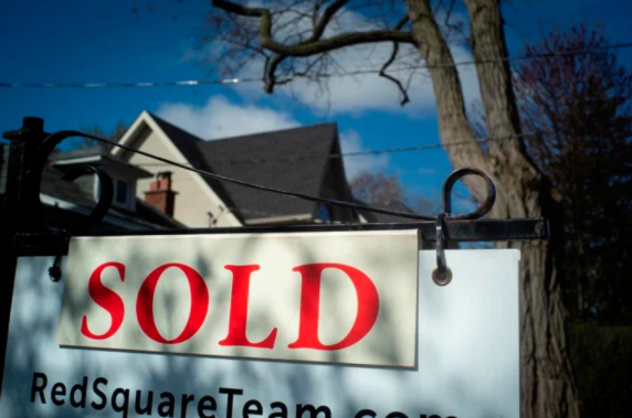 أسعار المنازل في كندا تسجل رقما قياسيا مع ارتفاع المبيعات بنسبة 32%