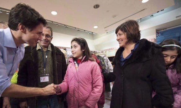 لاجئون سوريون يؤدون قسم الجنسية الكندية في الذكرى الخامسة لوصول أول طائرة لاجئين