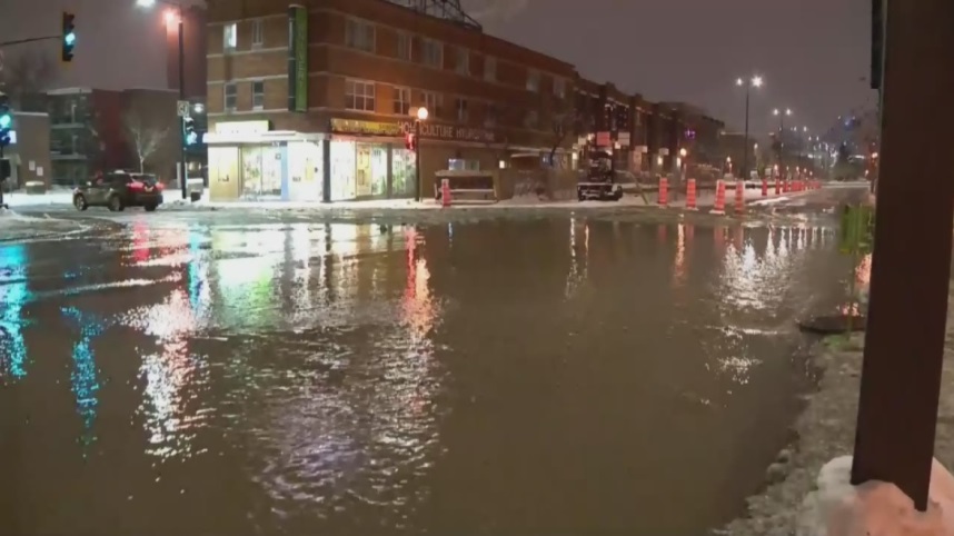 المياه تغمر شارعا مزدحما في مونتريال والشرطة تطلب إخلاء المنطقة