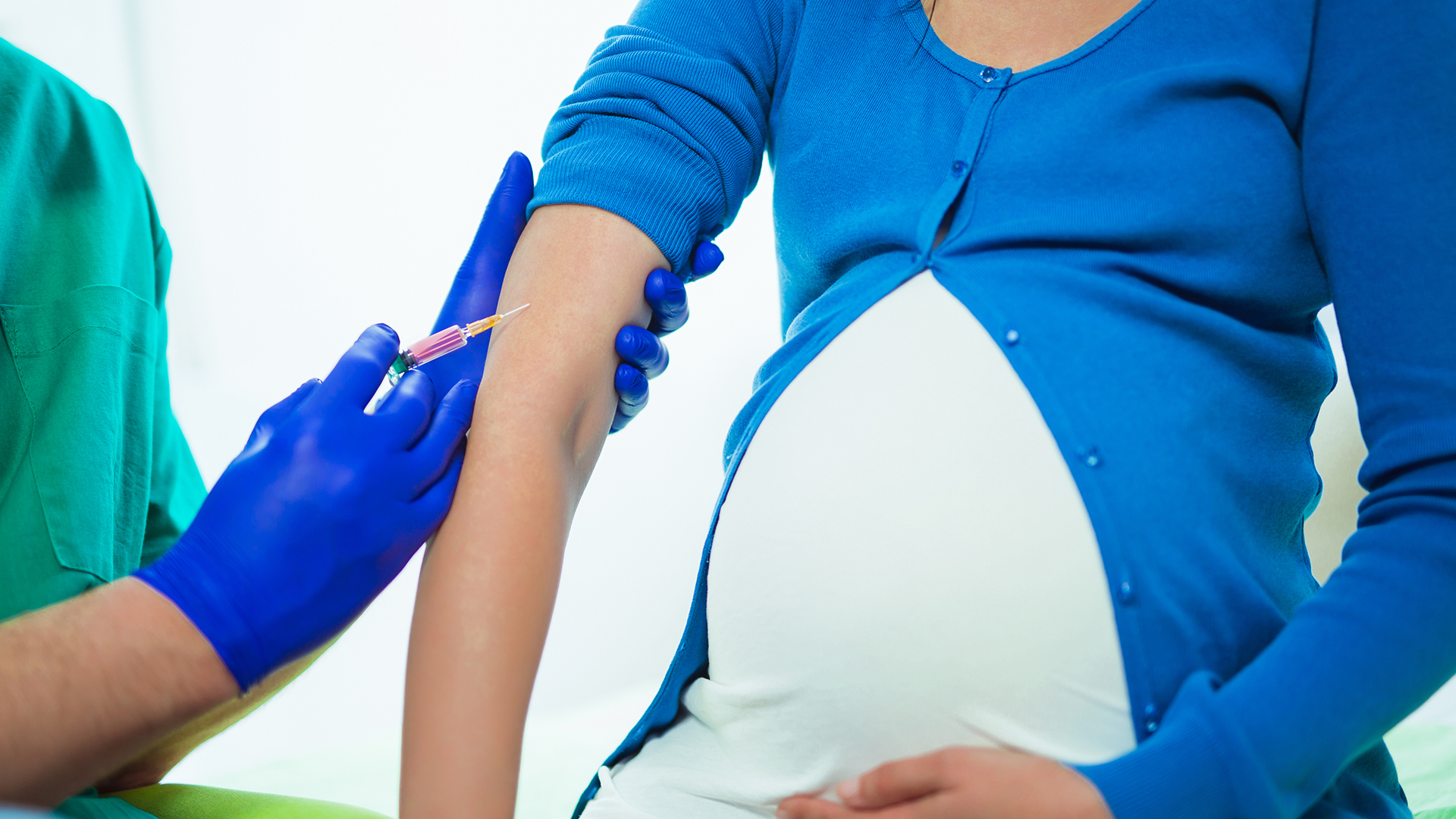 تقرير مفصل حول درجة أمان لقاح كورونا بالنسبة للنساء الحوامل والمرضعات