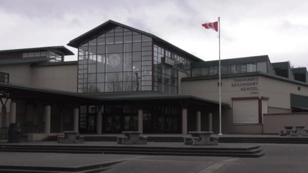 اكتشاف إصابات بسلالة المملكة المتحدة في سبع مدارس في فانكوفر