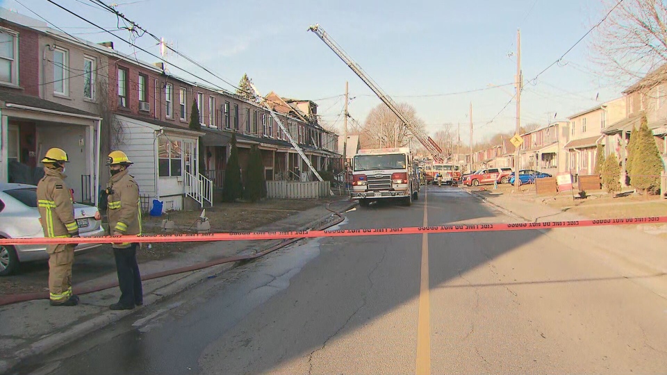 إصابات ومفقودون جراء اندلاع حريق ضخم في عدة منازل في أونتاريو