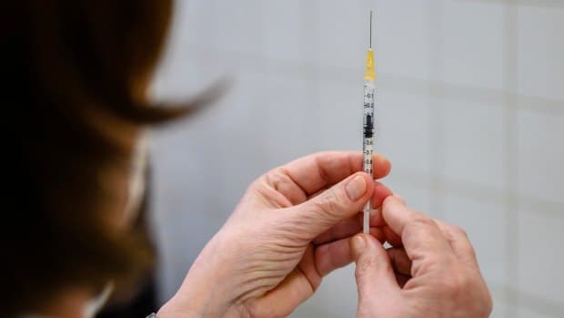 أوتاوا تفتح باب التطعيم بلقاح فايزر لفئة الشباب 12 عاماً فما فوق