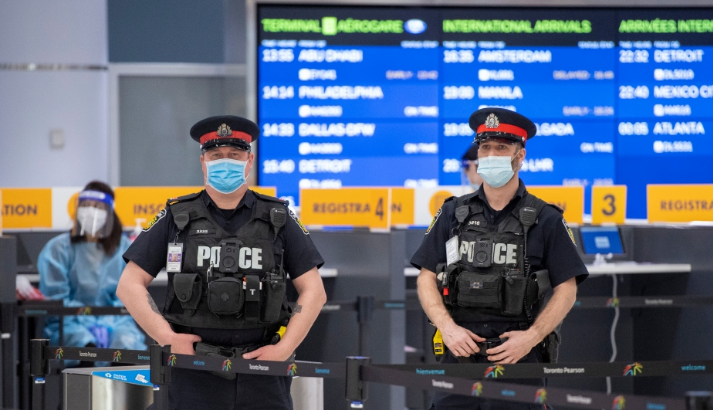 حكومة أونتاريو تطلب من الحكومة الفيدرالية إلزام المسافرين بين المقاطعات بإجراء اختبار PCR