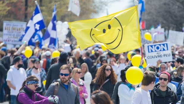 "بعد خروج آلاف المتظاهرين" كيبيك تسجل أقل عدد من حالات كورونا النشطة منذ 30 مارس