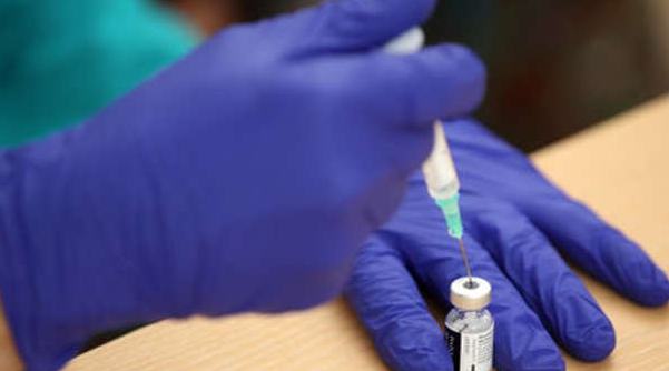 بريطانيا: خوف أمني من خلل يسمح للأشخاص بتعديل شهادة حالة التطعيم الخاصة بهم