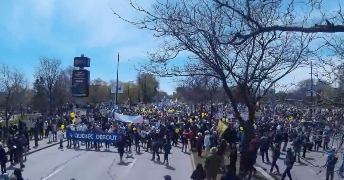 مونتريال: تجمع حشد كبير من الناس احتجاجاً على التدابير الصحية في كيبيك