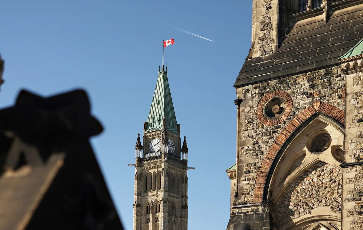 وزير الهجرة الكندي يشير إلى إمكانية رفع سقف برامج الهجرة المؤقتة