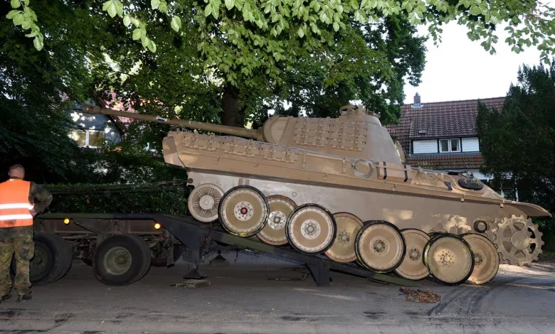 توقيف مسن يخزن أسلحة ثقيلة من بينها دبابة في منزله بألمانيا