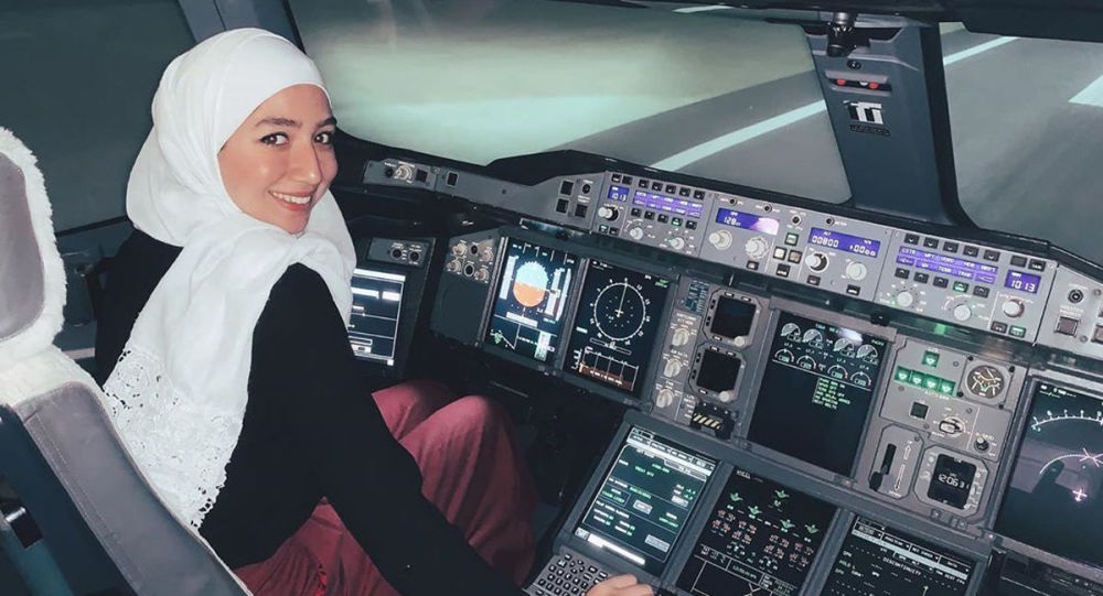 أول لاجئة سورية تحقق حلمها وتصبح طيارة
