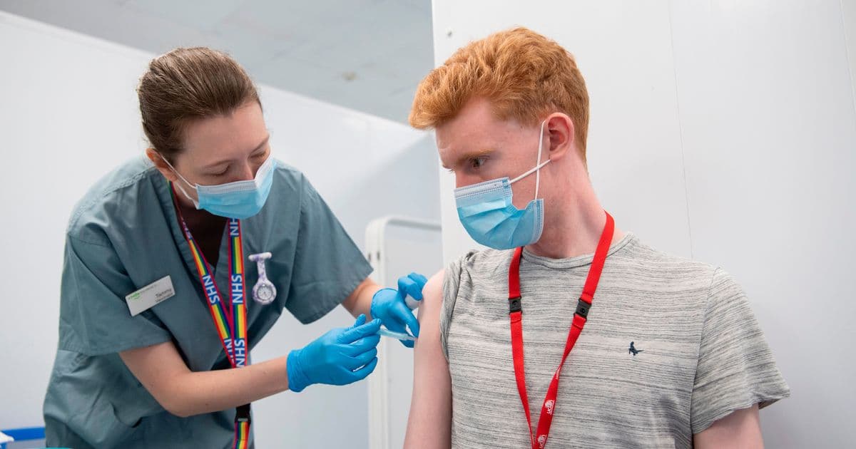 رئيس NHS يتوقع أن يسمح لجميع البالغين بحجز موعد اللقاح في نهاية هذا الأسبوع