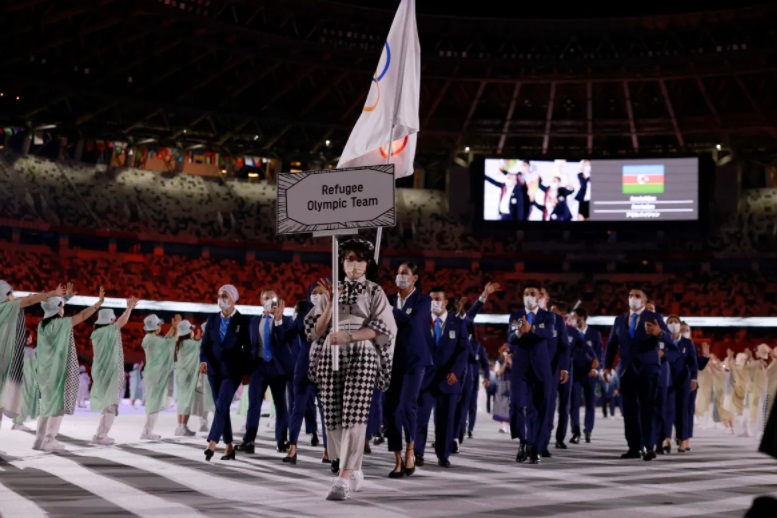 أعضاء الفريق الأولمبي للاجئين خلال حفل افتتاح أولمبياد طوكيو 2020