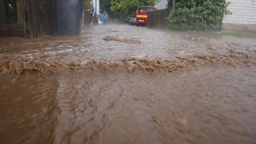 مياه الأمطار الغزيرة تغمر شوارع ولاية بافاريا
