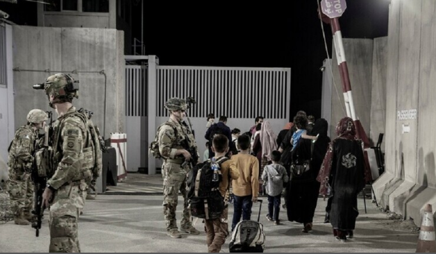 وصول الجرحى وجثامين القتلى الأمريكيين إلى ألمانيا بعد التفجير الإرهابي في مطار كابول