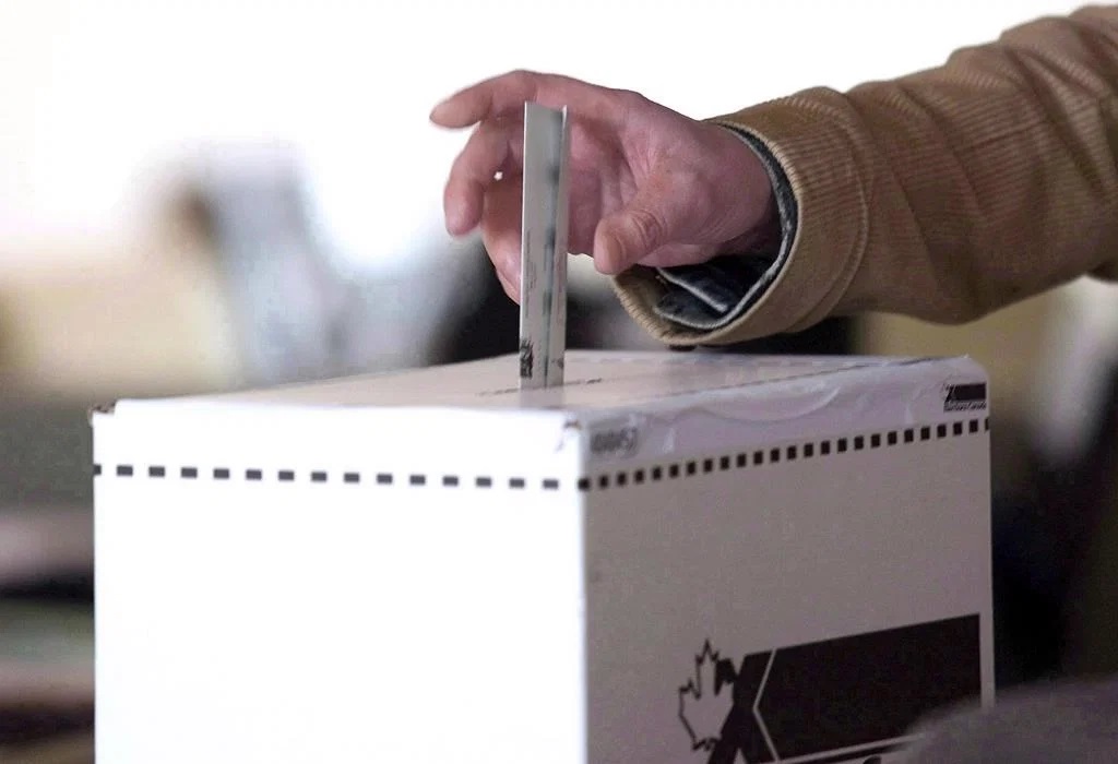 استطلاع: تصاعد الغضب من الانتخابات حيث يشعر بعض الكنديين بعدم الأمان للتصويت شخصياً