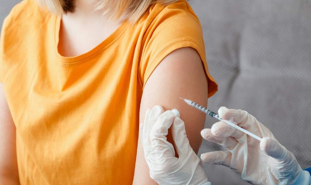 لجنة التطعيم الألمانية توصي بتطعيم الأطفال بين 12 و17 عاماً ضد كورونا