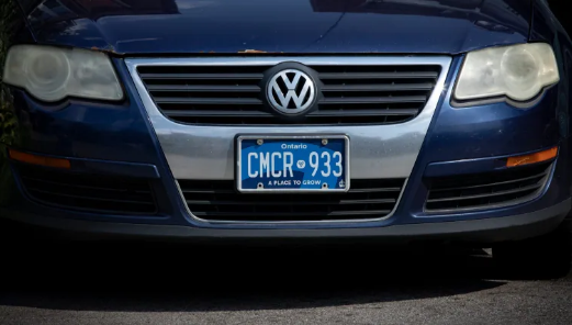 ظهور وثائق تؤكد تجاهل حكومة أونتاريو للتحذيرات قبل طرح لوحات السيارات الزرقاء