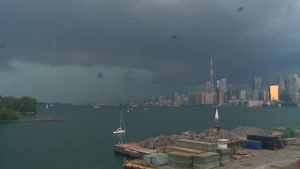 بيئة كندا تحذر من عواصف رعدية شديدة في تورنتو