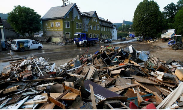 أزمة جديدة في المانيا بعد تكدس 35 ألف طن من النفايات في مناطق الفيضانات