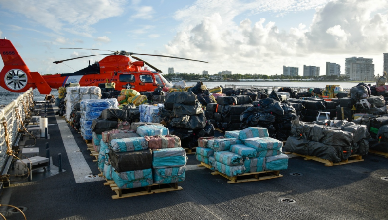 خفر السواحل الأمريكي يضبط مخدرات بقيمة 1.4 مليار دولار بمساعدة سفينة كندية
