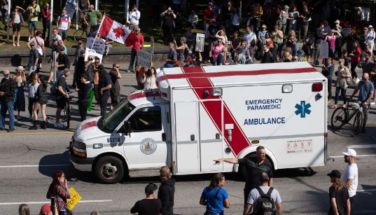 أطبار كندا يشعرون بالإحباط والغضب من أنانية المتظاهرين غير المطعمين