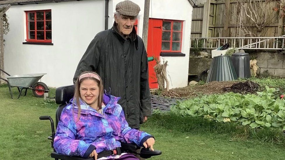 بريطانيا: رجل يضحي بحياته لإنقاذ ابنته من ذوي الاحتياجات الخاصة
