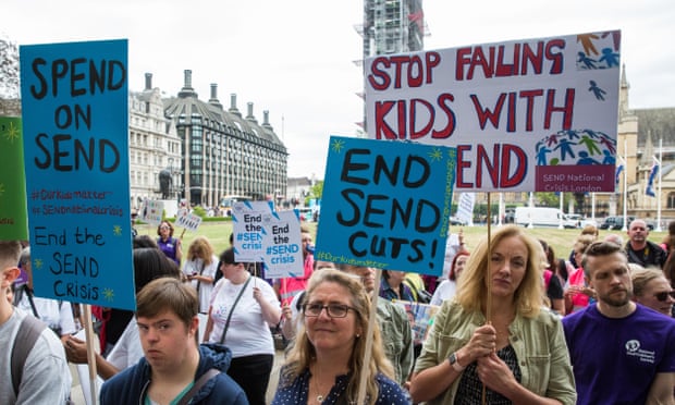 مدارس إنجلترا تقطع الدعم عن التلاميذ من ذوي الاحتياجات الخاصة