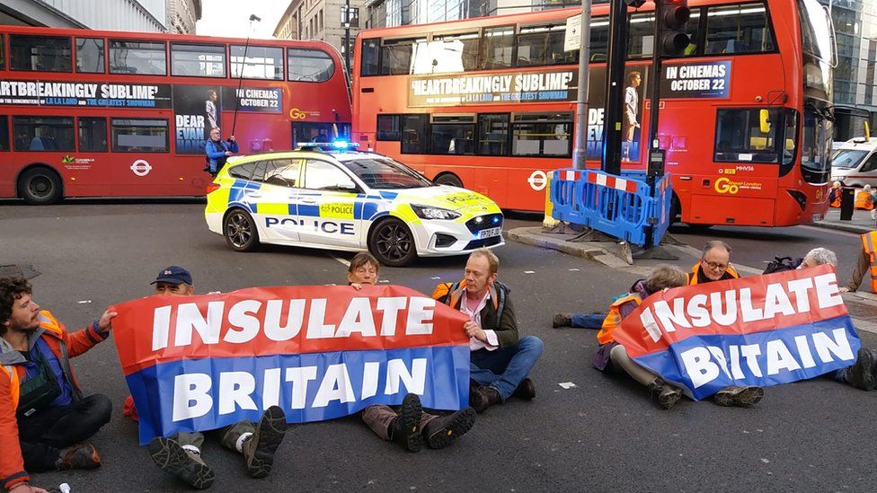 متظاهرو Insulate Britain يغلقون عدداً من الطرق شرق لندن