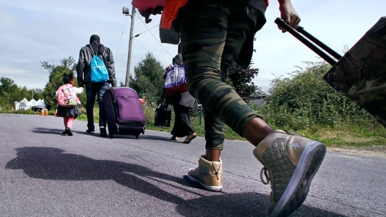 كندا ترفع الحظر المفروض على طالبي اللجوء الذين يحاولون دخول البلاد