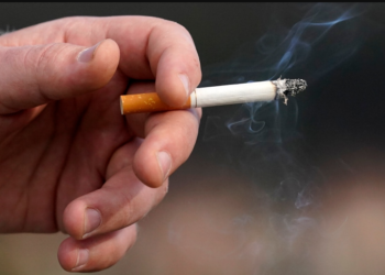 مشروع قانون في نيوزيلاندا يحظر بيع السجائر للشباب بحلول 2027