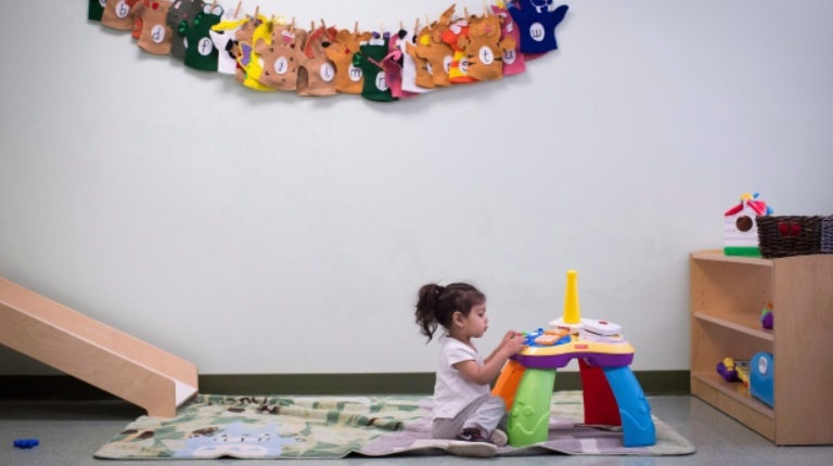 أونتاريو قريبة جدا من توقيع صفقة لتخفيض تكلفة رعاية الأطفال
