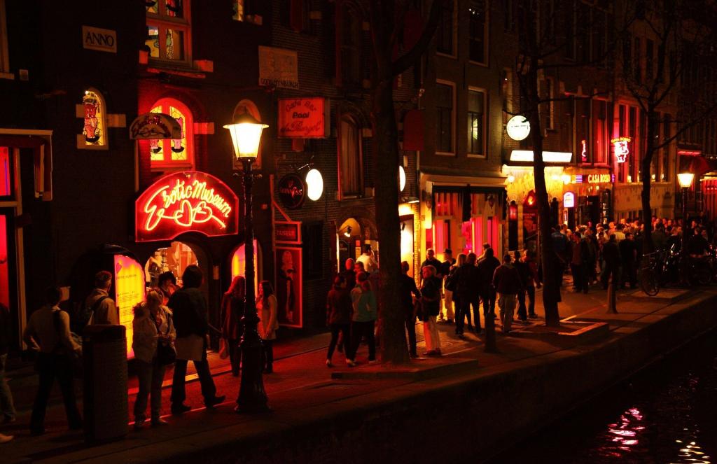 الشارع الأحمر في امستردام بهولندا