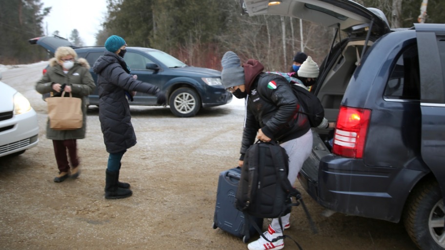 ارتفاع كبير في عدد طالبي اللجوء على الحدود الكندية الأمريكية بعد رفع القيود