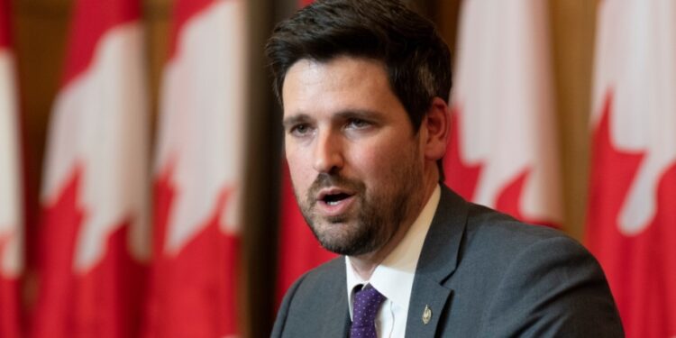 وزير الهجرة الكندي