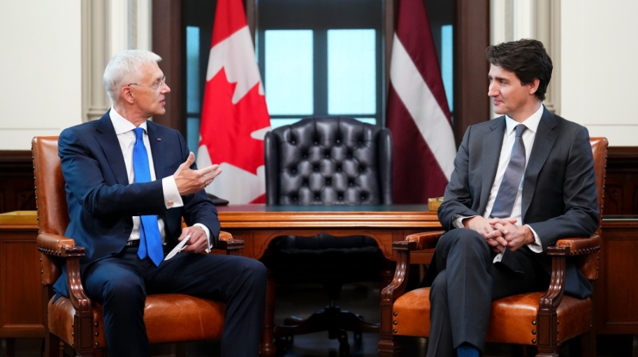 رئيس وزراء كندا ورئيس وزراء لاتفيا