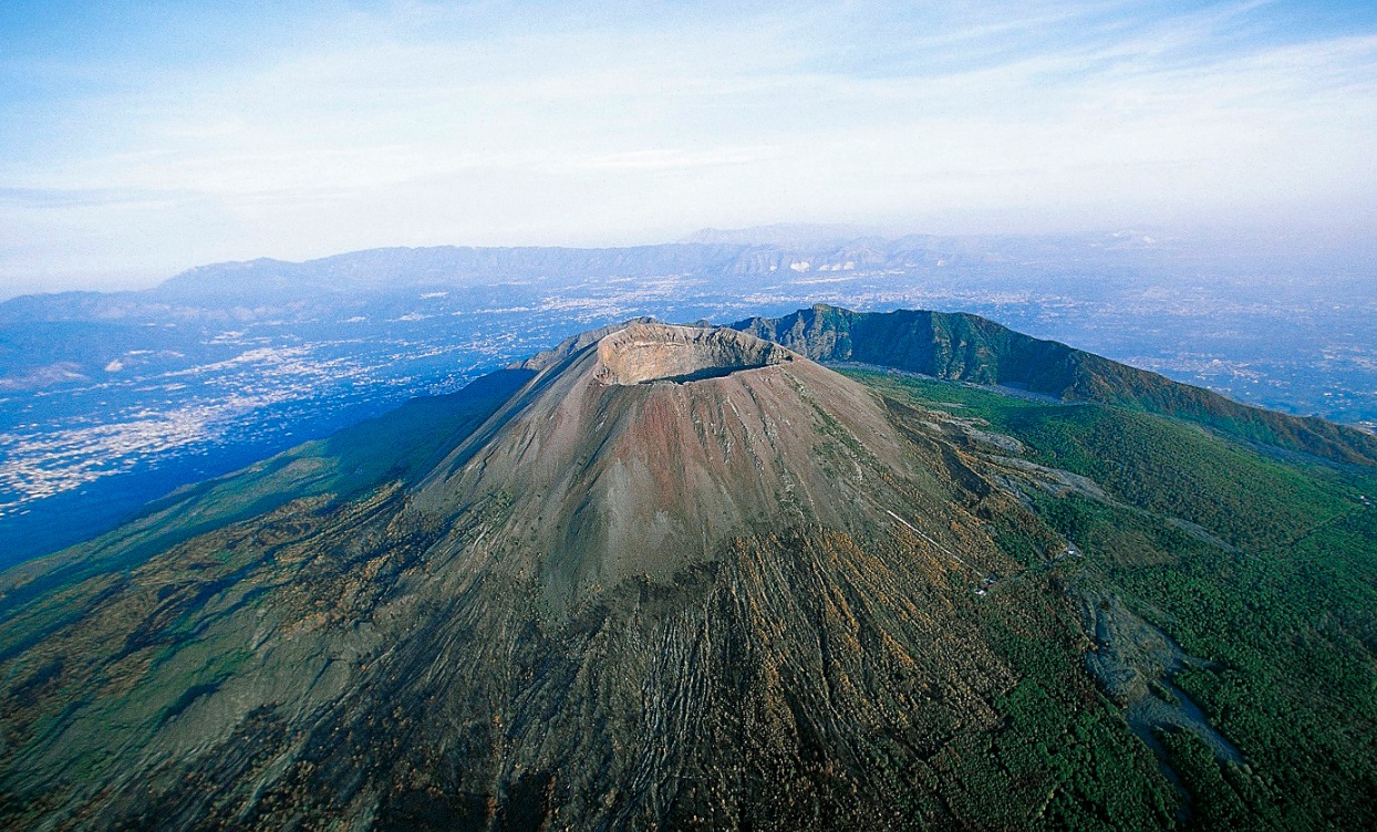 فوهة بركان جبل Vesuvius