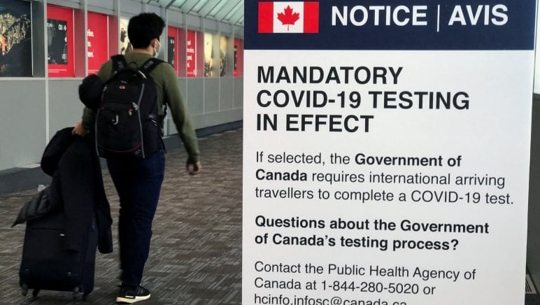 مصادر: رئيس الوزراء الكندي يوافق على إلغاء قيود السفر الحدودية