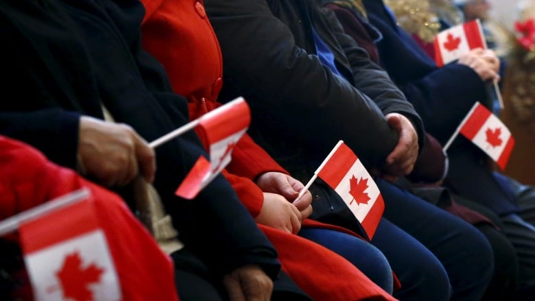 تسوية أوضاع المهاجرين في كندا