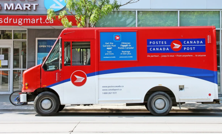 شاحنة توصيل بريد تابعة لـ Canada Post
