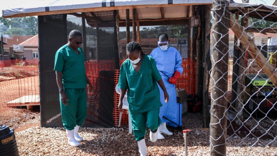 كندا تحذر المسافرين الكنديين من فيروس إيبولا المتفشي في أوغندا