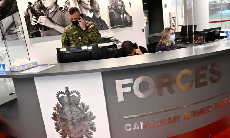 القوات المسلحة الكندية تُجنِّد المقيمين الدائمين