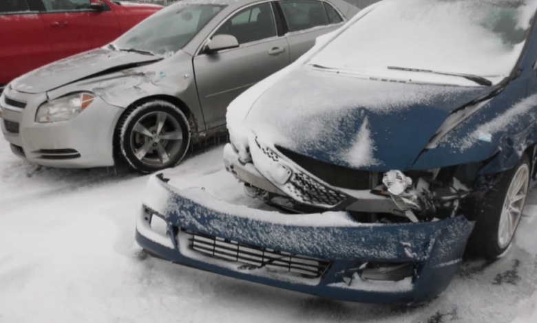 تصادم السيارات نتيجة الثلوج في إدمونتون